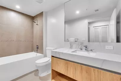 11 NE 6th #407, Miami, FL 33132 - Photo 18