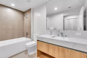 11 NE 6th, Miami, FL 33132 - Photo 18