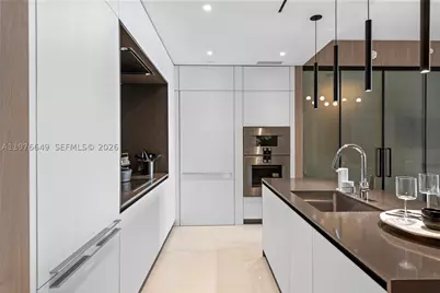 300 Biscayne Blvd #1605, Miami, FL 33131 - Photo 8