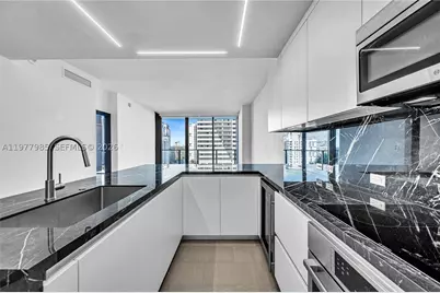 88 SW 7th #806, Miami, FL 33130 - Photo 4