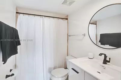 6917 Collins #915, Miami Beach, FL 33141 - Photo 12