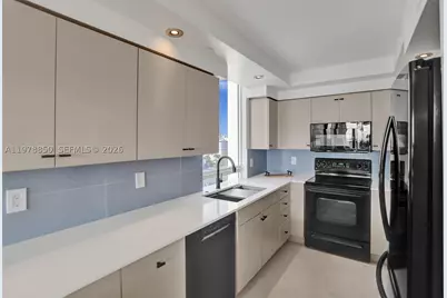6917 Collins #915, Miami Beach, FL 33141 - Photo 8