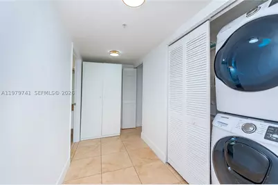 41 SE 5th #1508, Miami, FL 33131 - Photo 18