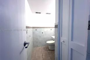 3475 N Country Club, Aventura, FL 33180 - Photo 10