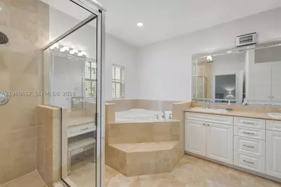 18450 NE 30th, Aventura, FL 33160 - Photo 24