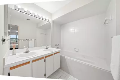 567 Racquet Club #18, Weston, FL 33326 - Photo 32