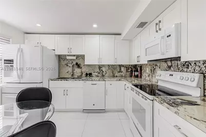 8101 Byron #509, Miami Beach, FL 33141 - Photo 16