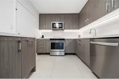 5750 Collins #4F, Miami Beach, FL 33140 - Photo 12