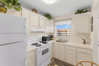 8950 Sunrise Lakes #309, Sunrise, FL 33322 - Photo 4