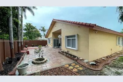 11581 SW 10th, Pembroke Pines, FL 33025 - Photo 28