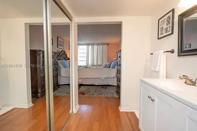 1000 Colony Point #203, Pembroke Pines, FL 33026 - Photo 32
