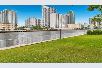 1000 Parkview #121, Hallandale Beach, FL 33009 - Photo 46