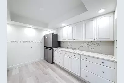 1000 Parkview #121, Hallandale Beach, FL 33009 - Photo 6
