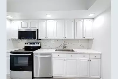 1000 Parkview #121, Hallandale Beach, FL 33009 - Photo 8
