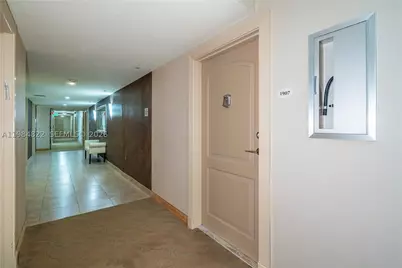3675 N Country Club #1907, Aventura, FL 33180 - Photo 2