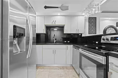 3675 N Country Club #1907, Aventura, FL 33180 - Photo 4