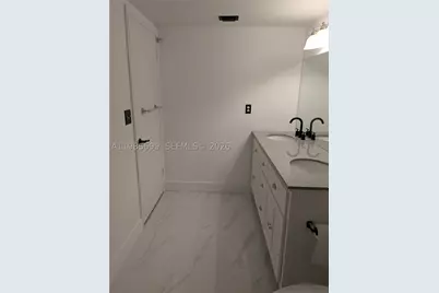 601 Ives Dairy #103-8, Miami, FL 33179 - Photo 6