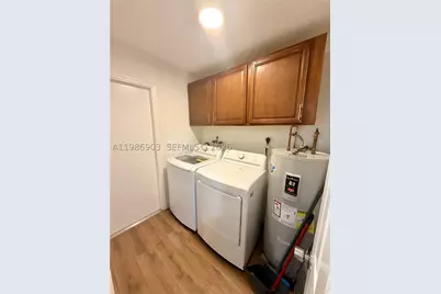 11201 NE 3rd, Miami, FL 33161 - Photo 12