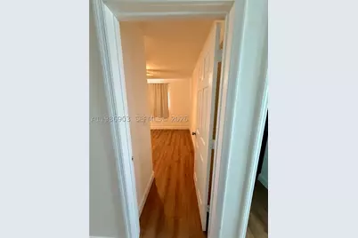 11201 NE 3rd, Miami, FL 33161 - Photo 16