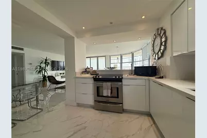 5555 Collins #8R, Miami Beach, FL 33140 - Photo 16