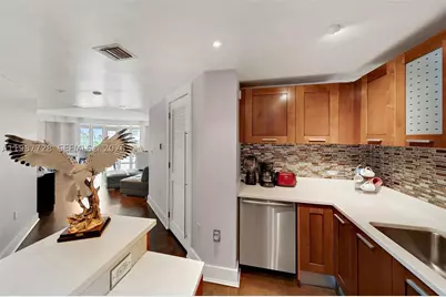 448 Ocean #302, Miami Beach, FL 33139 - Photo 2