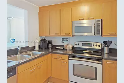 225 Collins #4J, Miami Beach, FL 33139 - Photo 4