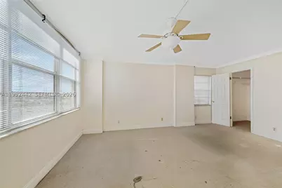 137 Golden Isles #1214, Hallandale Beach, FL 33009 - Photo 10