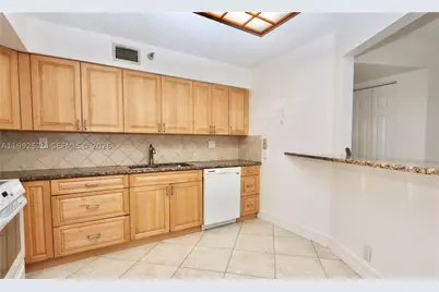 3500 Mystic Pointe #1207, Aventura, FL 33180 - Photo 8
