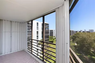 20400 W Country Club #605, Aventura, FL 33180 - Photo 8
