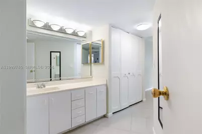 20400 W Country Club #605, Aventura, FL 33180 - Photo 14