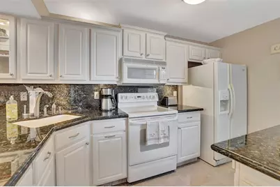 14 Royal Palm #303 (Available Jan 1), Boca Raton, FL 33432 - Photo 8