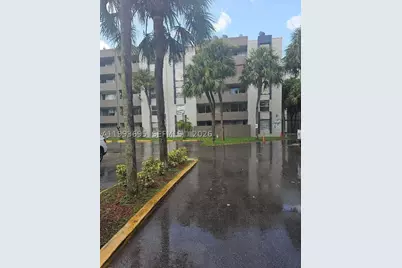 10000 NW 80th #2415, Hialeah Gardens, FL 33016 - Photo 2