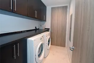 1100 Biscayne, Miami, FL 33132 - Photo 6