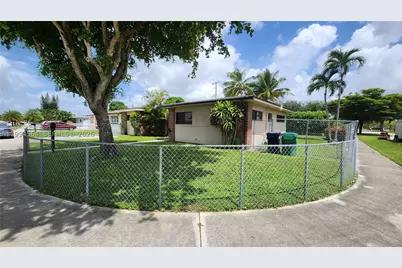 6241 NW 110th, Hialeah, FL 33012 - Photo 2