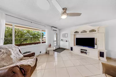 1015 SW 11th #15K, Hallandale Beach, FL 33009 - Photo 4
