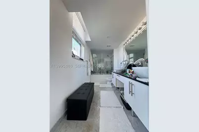31 SE 5th #1402, Miami, FL 33131 - Photo 6