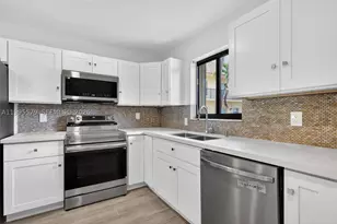275 Gate, Hollywood, FL 33024 - Photo 4