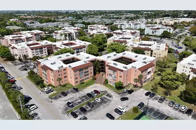 2861 Somerset #301, Lauderdale Lakes, FL 33311 - Photo 8