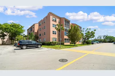 2861 Somerset #301, Lauderdale Lakes, FL 33311 - Photo 2