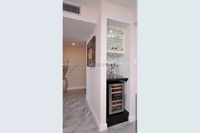18041 Biscayne #1104, Aventura, FL 33160 - Photo 6
