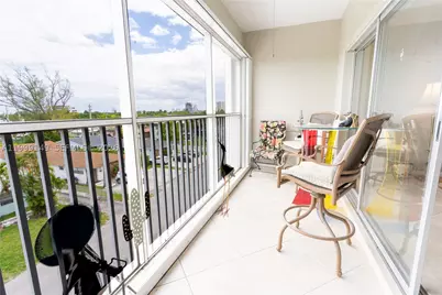 330 SE 2nd #405F, Hallandale, FL 33009 - Photo 4