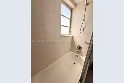 [Address not provided], Hallandale Beach, FL 33009 - Photo 18
