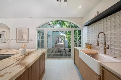 909 Roderigo, Coral Gables, FL 33134 - Photo 10
