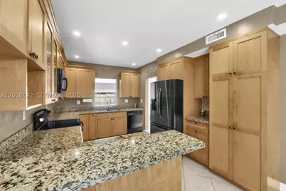 6900 NW 5th #201, Plantation, FL 33317 - Photo 4