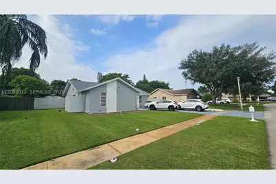 8421 NW 8th, Pembroke Pines, FL 33024 - Photo 6