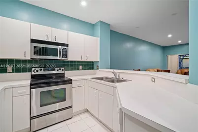 12111 SW 5th #ROOMMATE, Pembroke Pines, FL 33025 - Photo 8