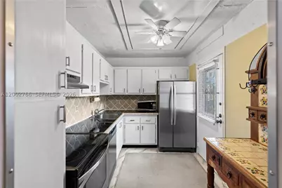 20500 W Country Club #405, Aventura, FL 33180 - Photo 14