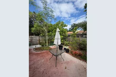 10331 Holly, Pembroke Pines, FL 33026 - Photo 22
