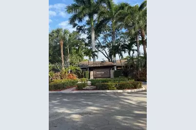 10331 Holly, Pembroke Pines, FL 33026 - Photo 4