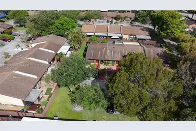 10331 Holly, Pembroke Pines, FL 33026 - Photo 2